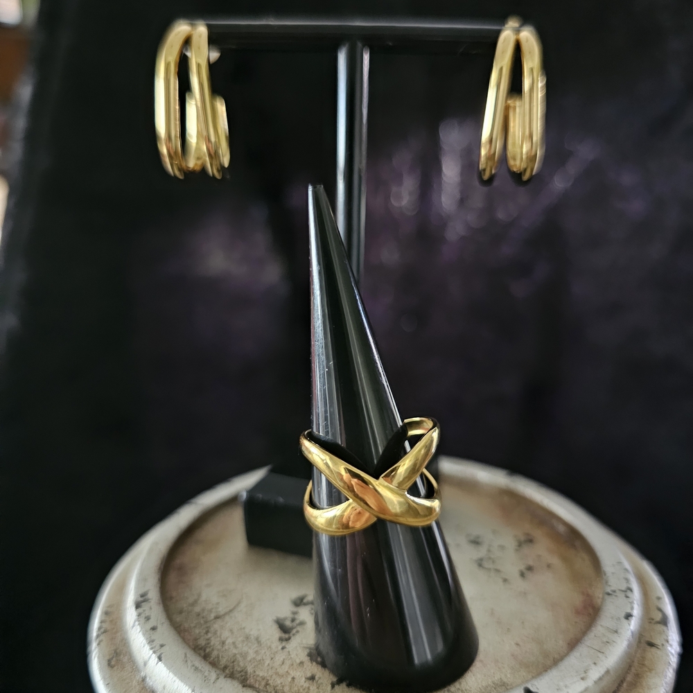 Elegant Gold Jewelry Set